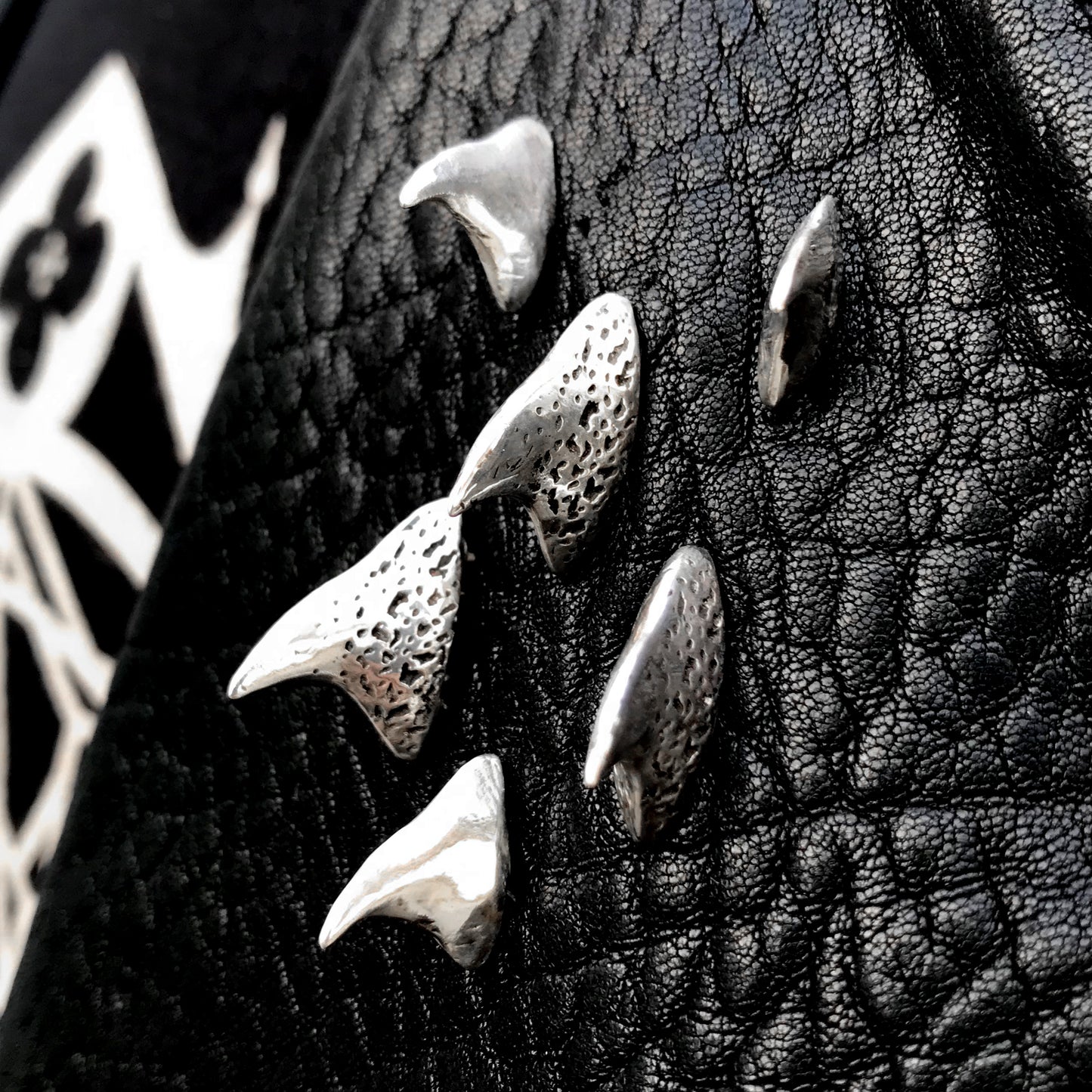 Thorn Pin - LG SILVER