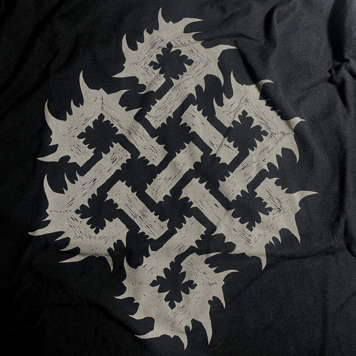 Endless Thorn Knot Shirt